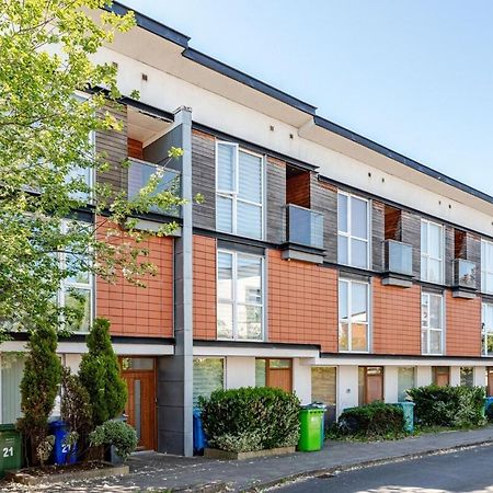 Comfortable 3-Storey House With Free Car Parking Manchester Exteriör bild