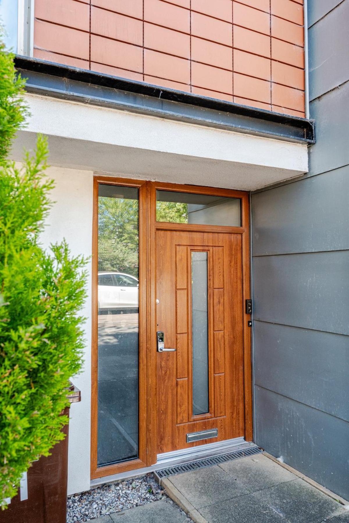 Comfortable 3-Storey House With Free Car Parking Manchester Exteriör bild