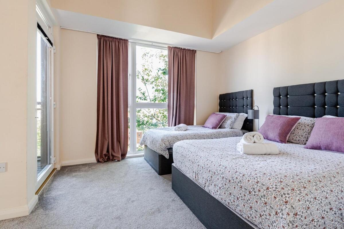 Comfortable 3-Storey House With Free Car Parking Manchester Exteriör bild