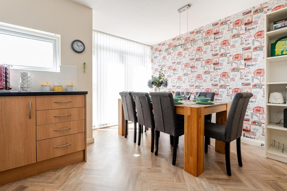 Comfortable 3-Storey House With Free Car Parking Manchester Exteriör bild