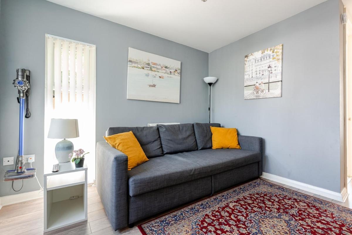 Comfortable 3-Storey House With Free Car Parking Manchester Exteriör bild