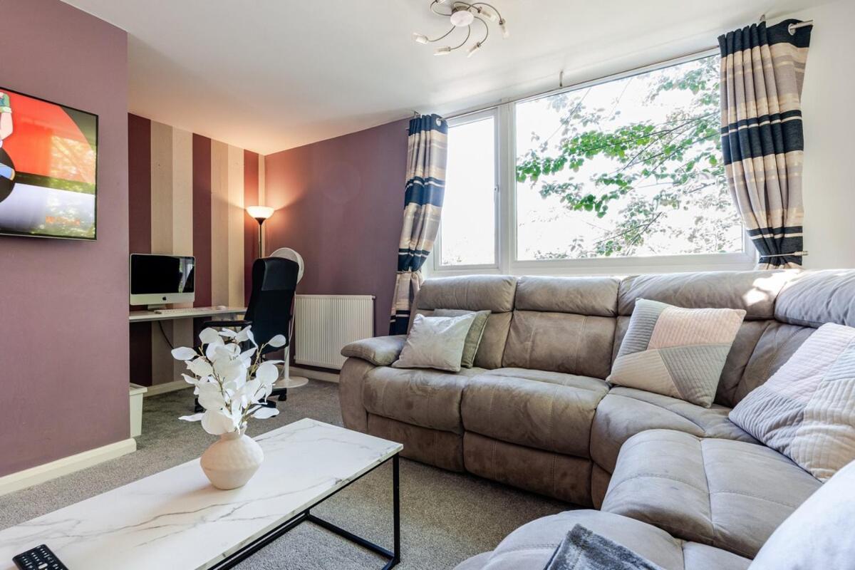 Comfortable 3-Storey House With Free Car Parking Manchester Exteriör bild