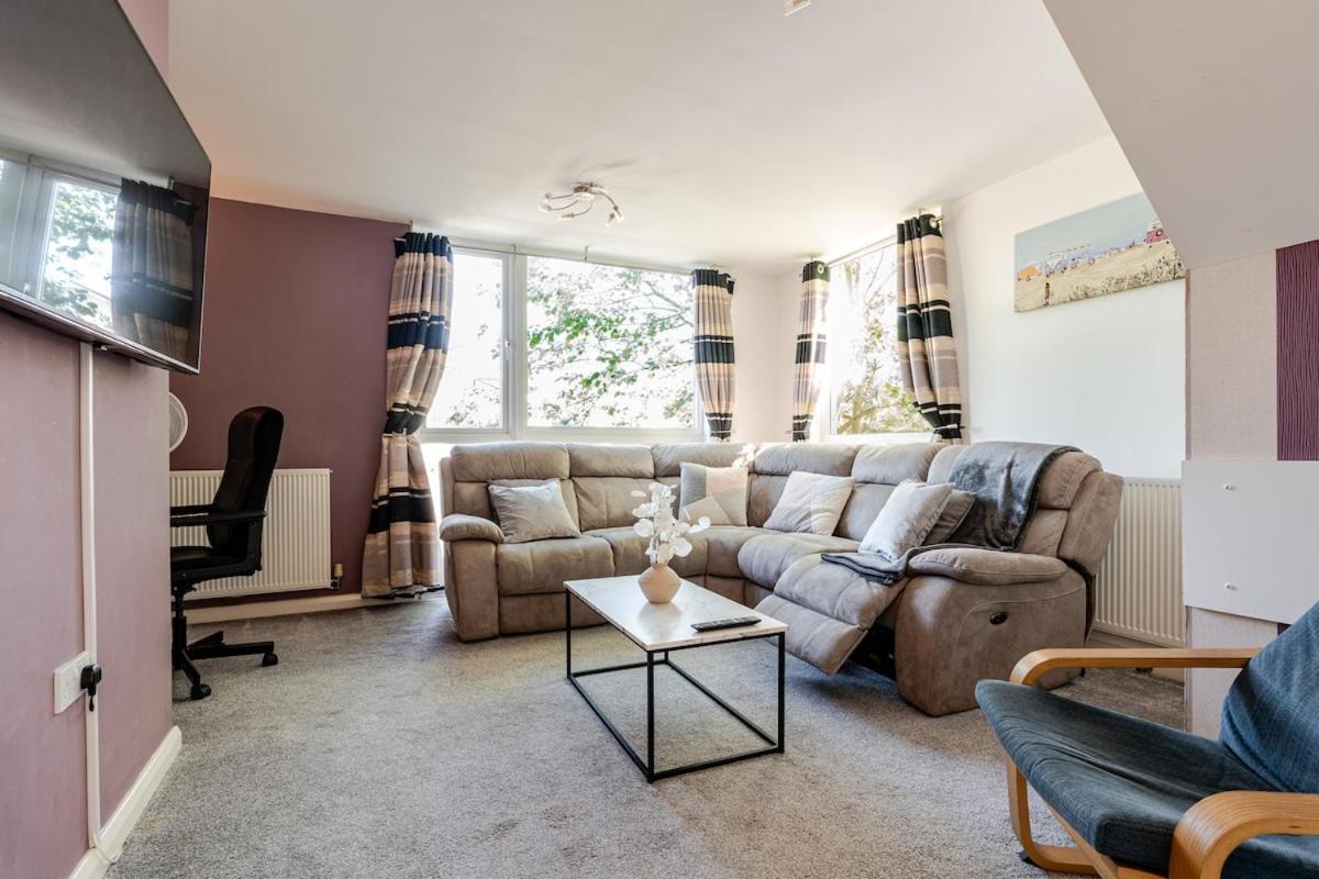 Comfortable 3-Storey House With Free Car Parking Manchester Exteriör bild